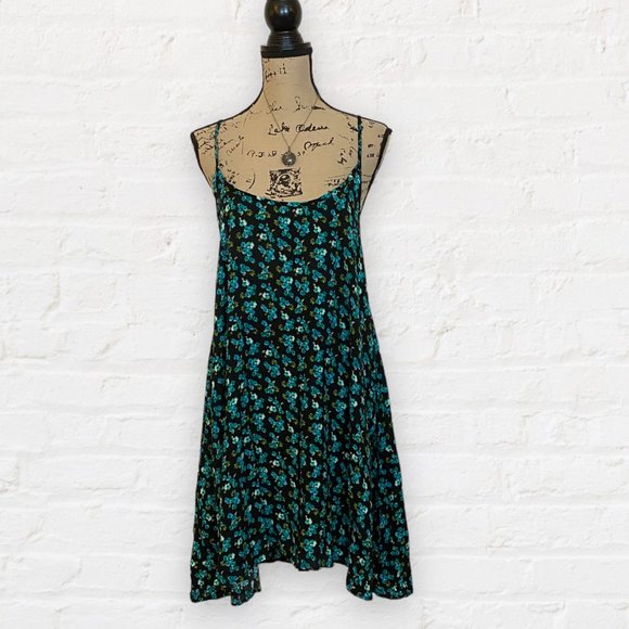 Liv Moore's Floral Free People Slip Dress iZombie - Picture 4 of 7